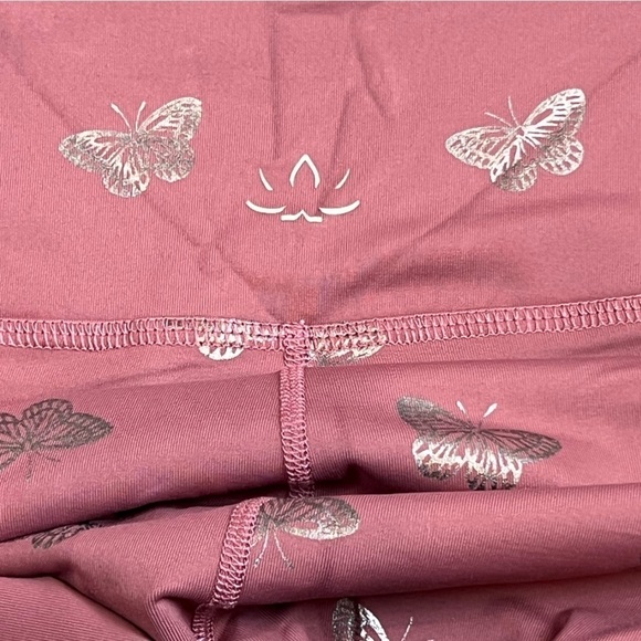 Beyond Yoga - ‘Mauve Butterflies’ High Waist leggings. SZ: M EUC Firm! - Picture 2 of 4